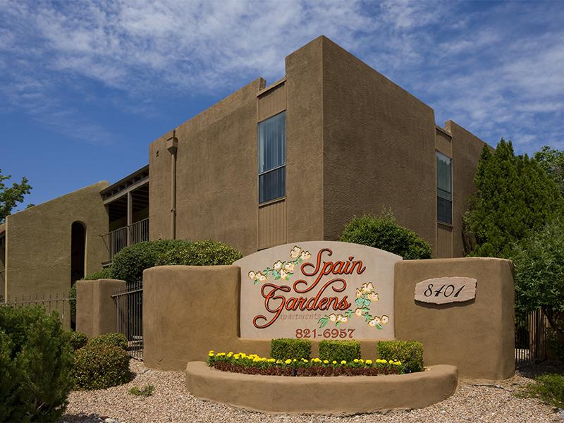 Spain Gardens Apartments in Albuquerque, NM 87111 | Market Apartments