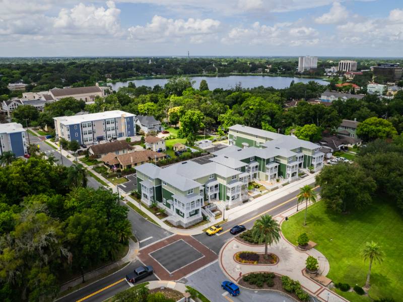 Valencia at the Park Apartments in Lakeland, FL