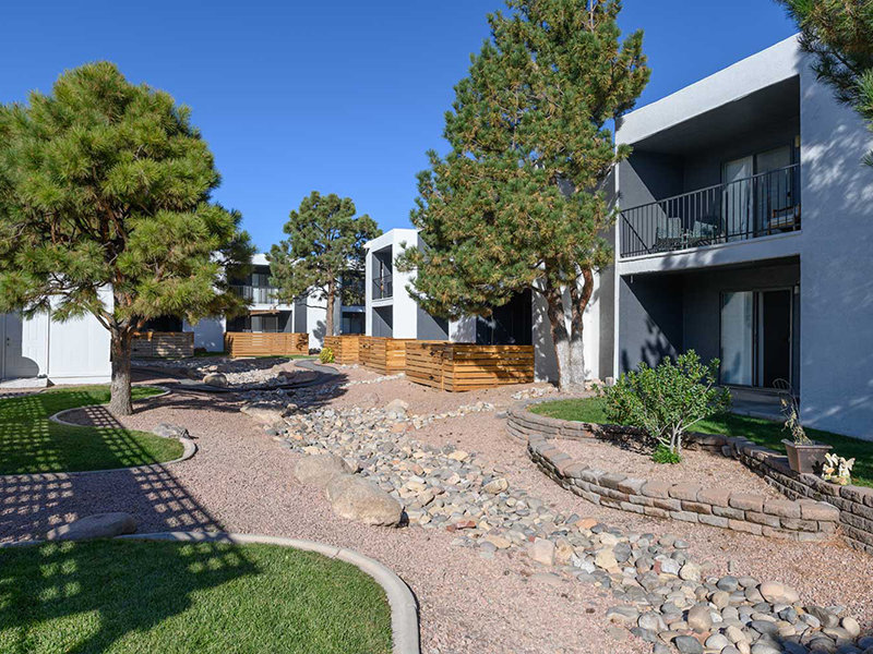 Peaks at Los Ranchos Apartments in Albuquerque, NM